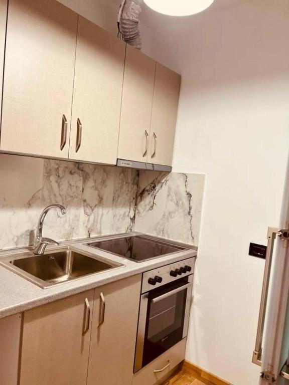 Apartment Comfy In Center Tirana